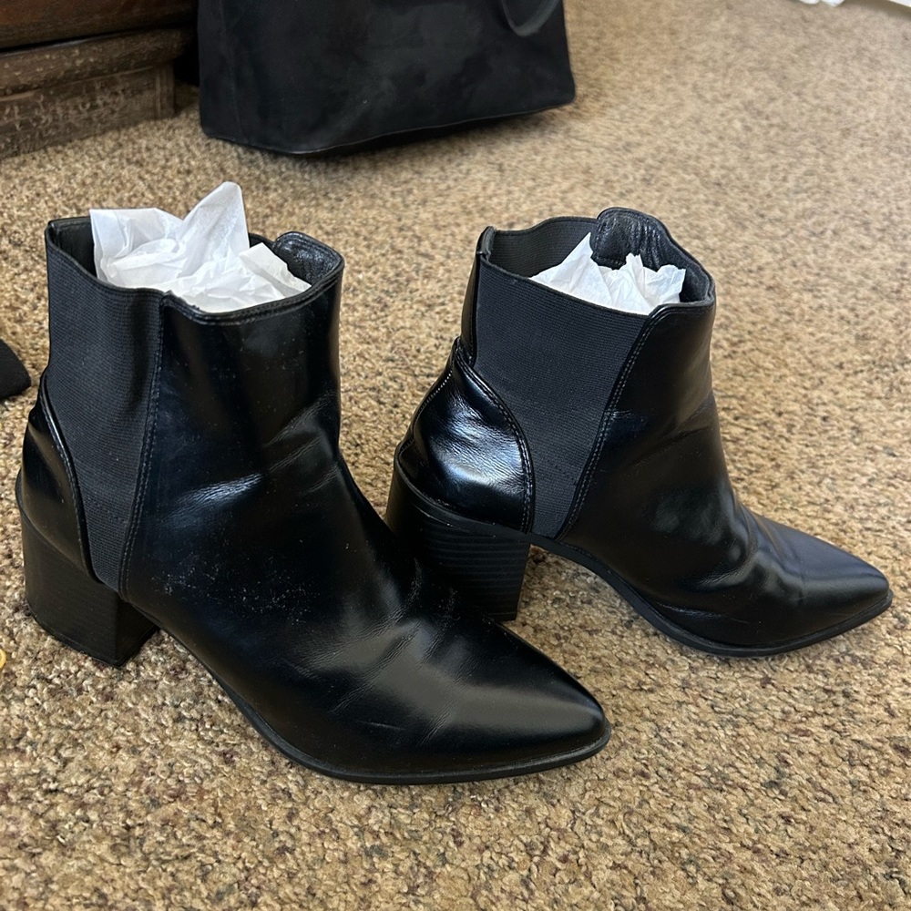 Black Ankle Boots with Chunky Heel and Pointed Toe